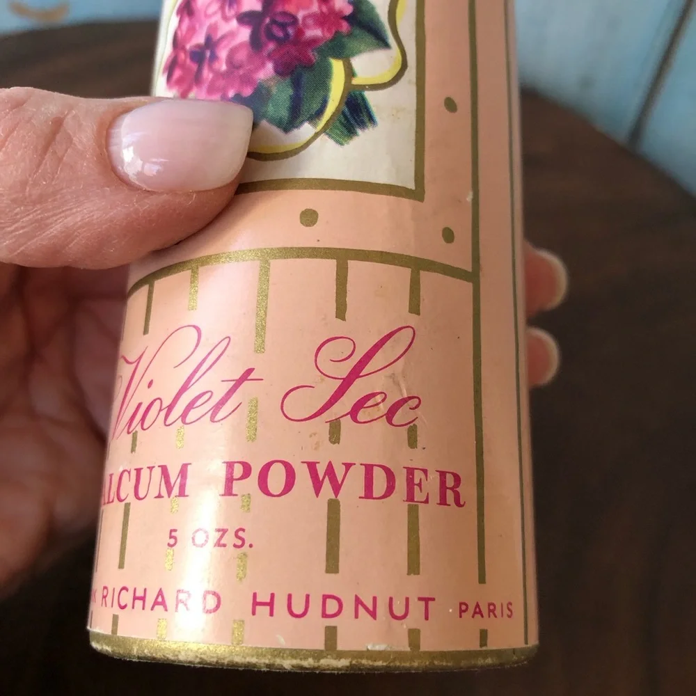 Two 1950’s vintage powders - one for your face and the other for your body! - Picture 13 of 16